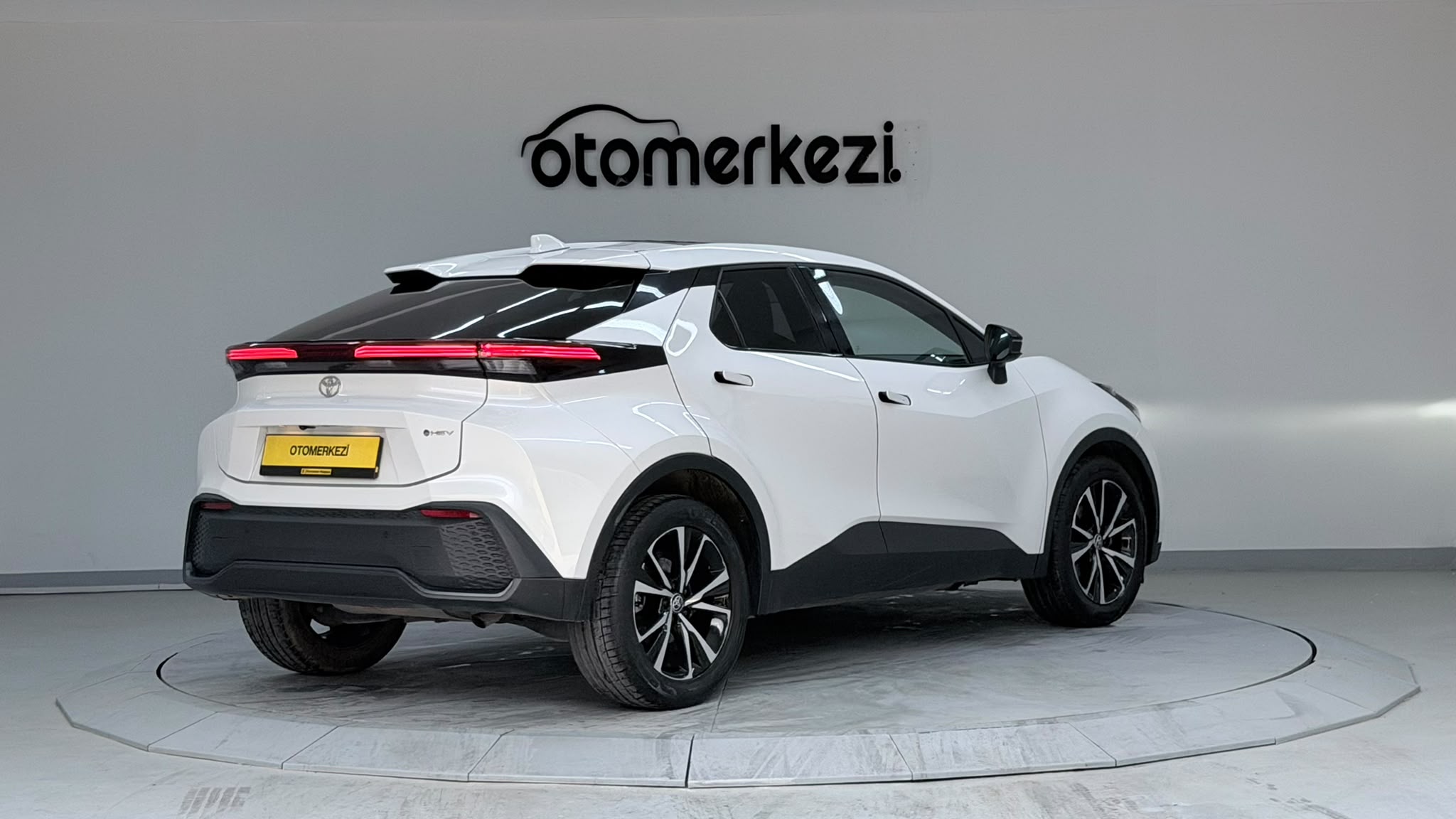 TOYOTA C-HR 5